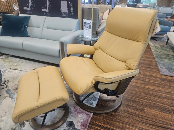 Stressless View Chair & Ottoman