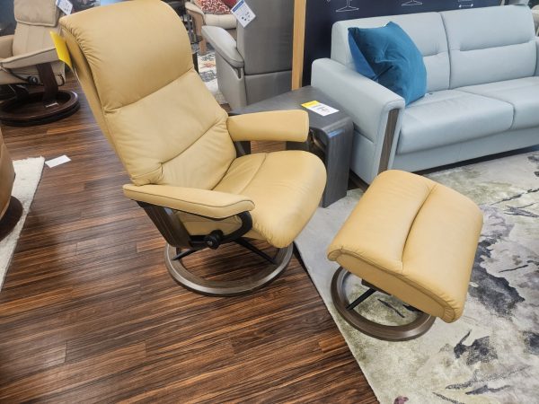 Stressless View Recliner and Ottoman